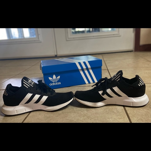 Great Condition Women’s Adidas Swift Run X - Picture 4 of 14